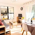 L'echappee Verte - T2 - Confort -piscine - Tennis- Parking - Climatisation - Sudsejourconciergerie *