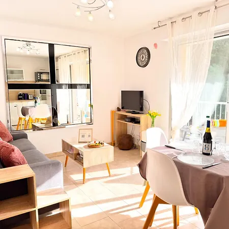 L'echappee Verte - T2 - Confort -piscine - Tennis- Parking - Climatisation - Sudsejourconciergerie *